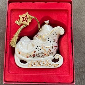 Lenox 2009 Annual Sleigh Ride Ornament in new condition